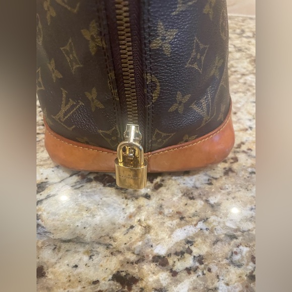 Louis Vuitton AUTHENTIC Alma bag. Monogram canvas. - Picture 14 of 16